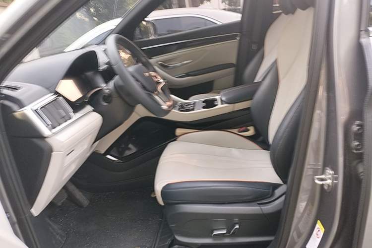 Used BYD Song PLUS New Energy 2024 HONOR Edition DM-i 110km Flagship PLUS Left Front Seat