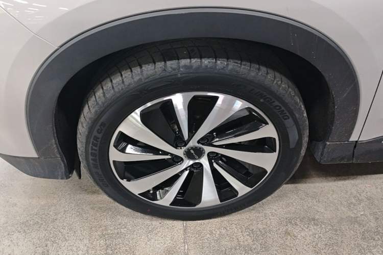 Used BYD Song PLUS New Energy 2024 HONOR Edition DM-i 110km Flagship PLUS Left Front Wheel Hub