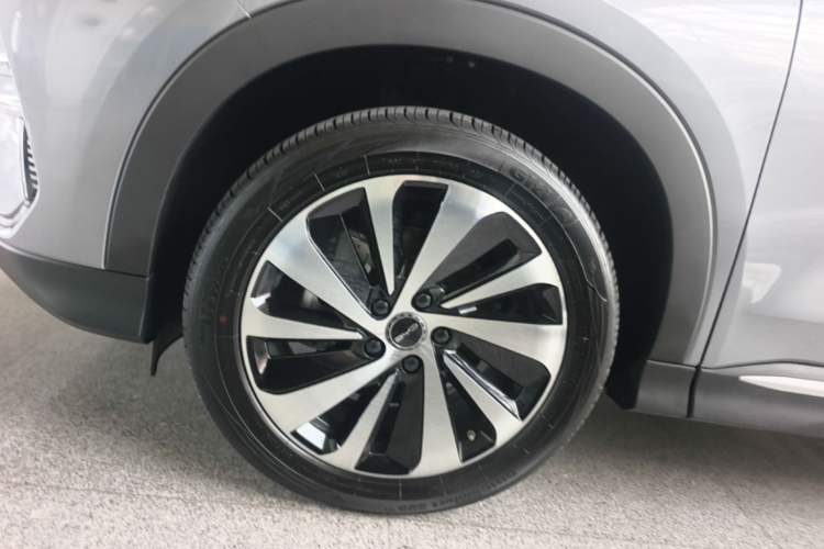 Used BYD Song PLUS New Energy 2024 HONOR Edition DM-i 150km Flagship PLUS Left Front Wheel Hub