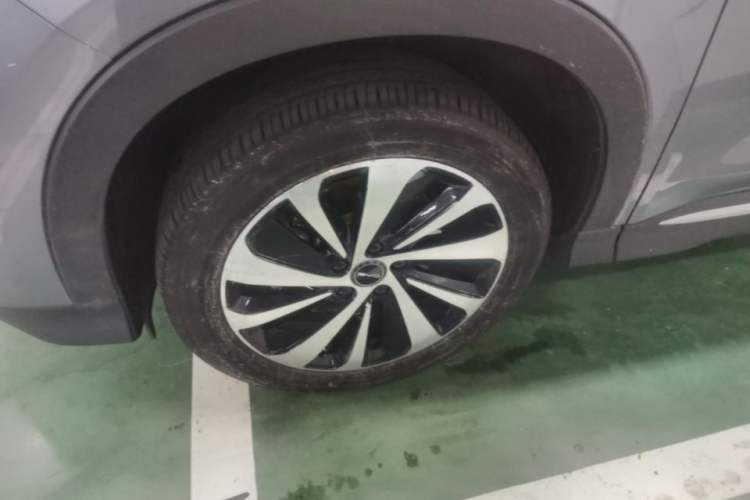 Used BYD Song PLUS New Energy 2024 Honor Edition EV 520km Flagship Model Left Front Wheel Hub