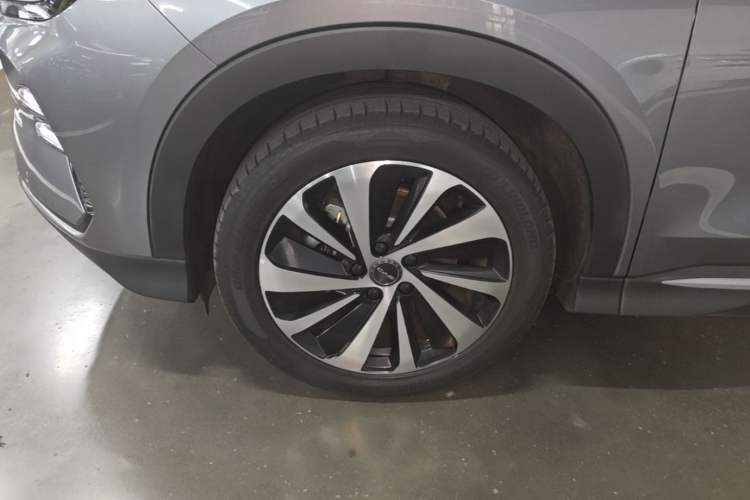 Used BYD Song PLUS New Energy 2024 HONOR Edition DM-i 110km Flagship PLUS Left Front Wheel Hub