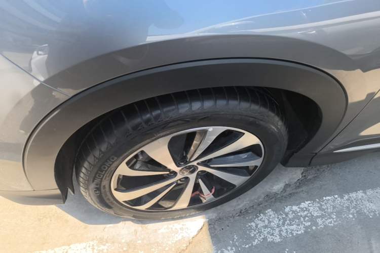 Used BYD Song PLUS New Energy 2024 HONOR Edition DM-i 110km Flagship Model Left Front Wheel Hub
