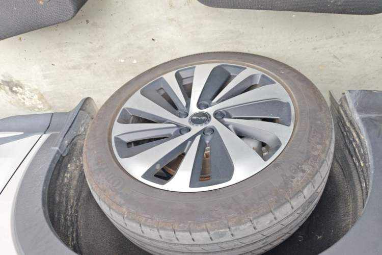 Used BYD Song PLUS New Energy 2024 Honor Edition EV 520km Premium Model Left Front Wheel Hub