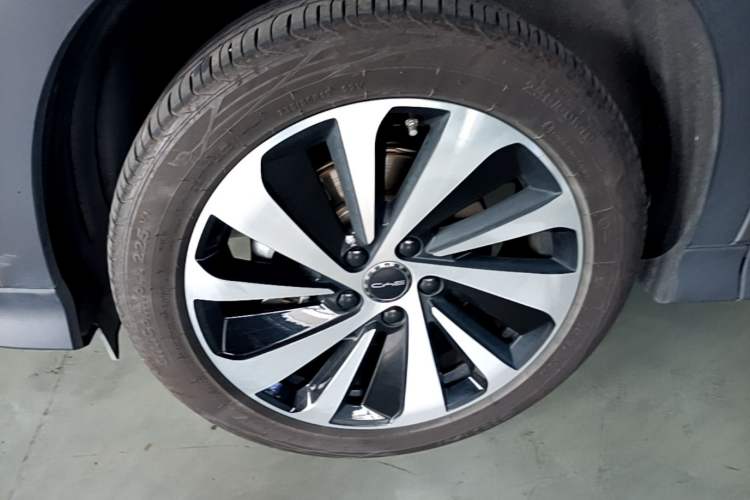 Used BYD Song PLUS New Energy 2024 HONOR Edition DM-i 150km Flagship PLUS Left Front Wheel Hub
