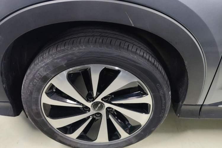 Used BYD Song PLUS New Energy 2024 HONOR Edition DM-i 150km Flagship PLUS Left Front Wheel Hub