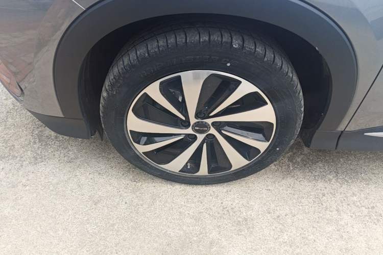 Used BYD Song PLUS New Energy 2024 HONOR Edition DM-i 110km Flagship Model Left Front Wheel Hub