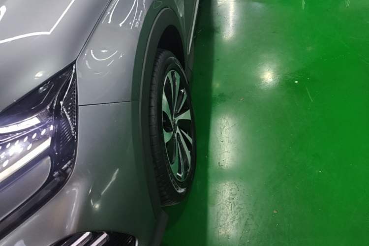Used BYD Song PLUS New Energy 2024 HONOR Edition DM-i 110km Flagship Model Left Front Wheel Hub
