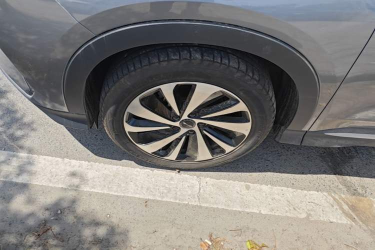 Used BYD Song PLUS New Energy 2024 HONOR Edition DM-i 110km Flagship Model Left Front Wheel Hub