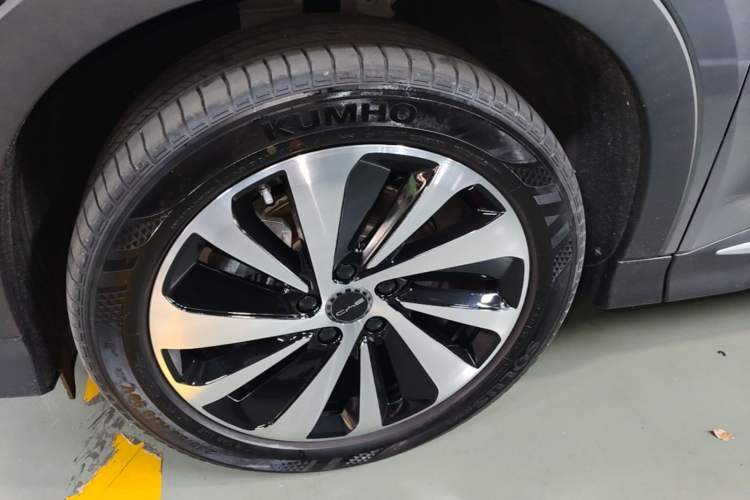 Used BYD Song PLUS New Energy 2024 HONOR Edition DM-i 71km Luxury Model Left Front Wheel Hub