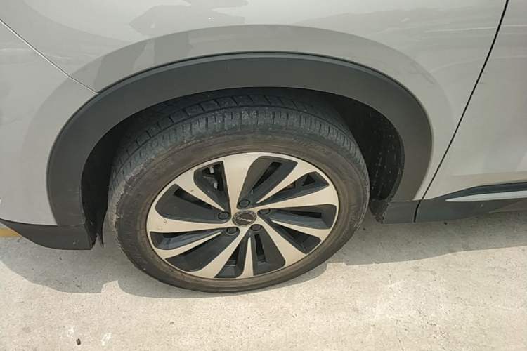 Used BYD Song PLUS New Energy 2024 Honor Edition EV 520km Luxury Model Left Front Wheel Hub