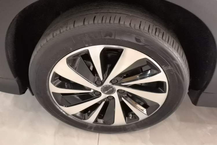 Used BYD Song PLUS New Energy 2024 Honor Edition EV 520km Luxury Model Left Front Wheel Hub