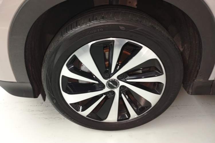 Used BYD Song PLUS New Energy 2024 HONOR Edition DM-i 150km Flagship PLUS Left Front Wheel Hub