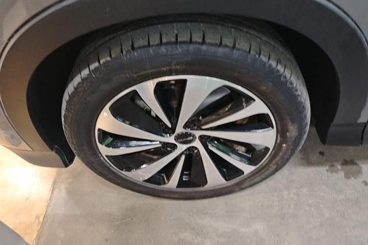 Used BYD Song PLUS New Energy 2024 HONOR Edition DM-i 110km Flagship Model Left Front Wheel Hub