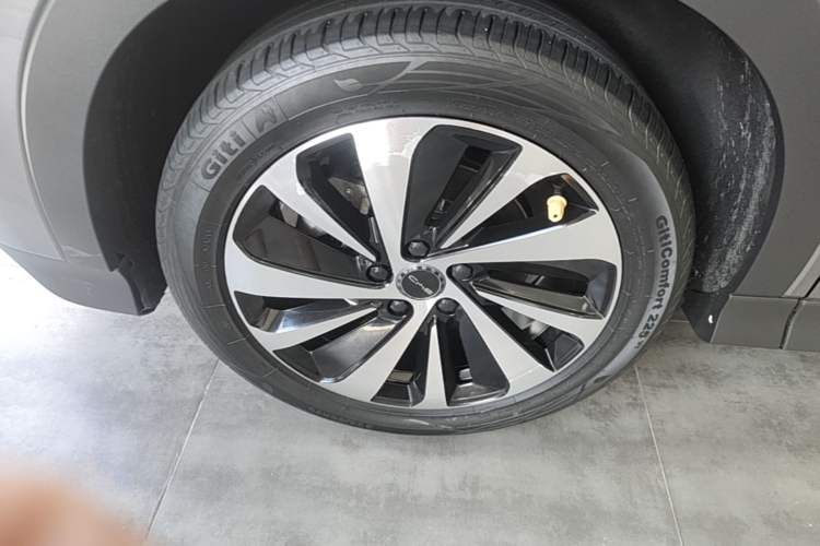 Used BYD Song PLUS New Energy 2024 HONOR Edition DM-i 110km Flagship Model Left Front Wheel Hub