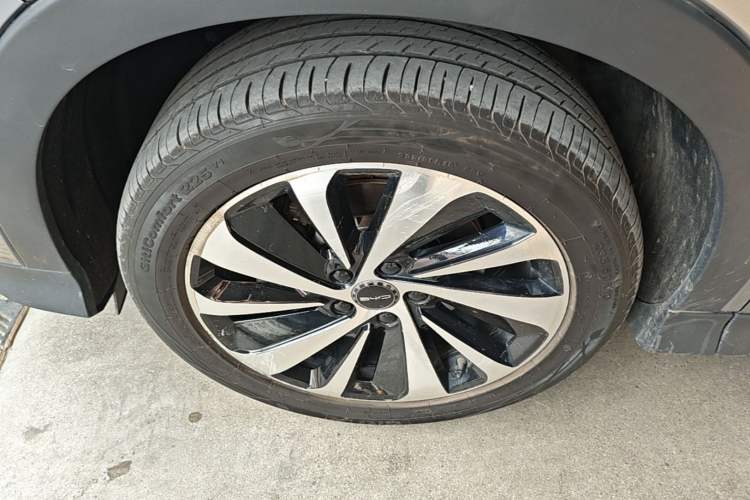 Used BYD Song PLUS New Energy 2024 HONOR Edition DM-i 71km Luxury Model Left Front Wheel Hub