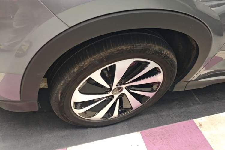 Used BYD Song PLUS New Energy 2024 HONOR Edition DM-i 150km Flagship PLUS Left Front Wheel Hub