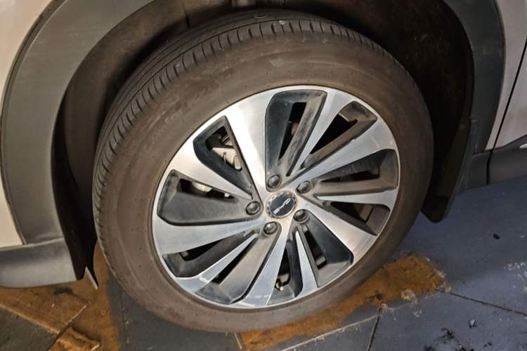 Used BYD Song PLUS New Energy 2024 Honor Edition EV 520km Luxury Model Left Front Wheel Hub