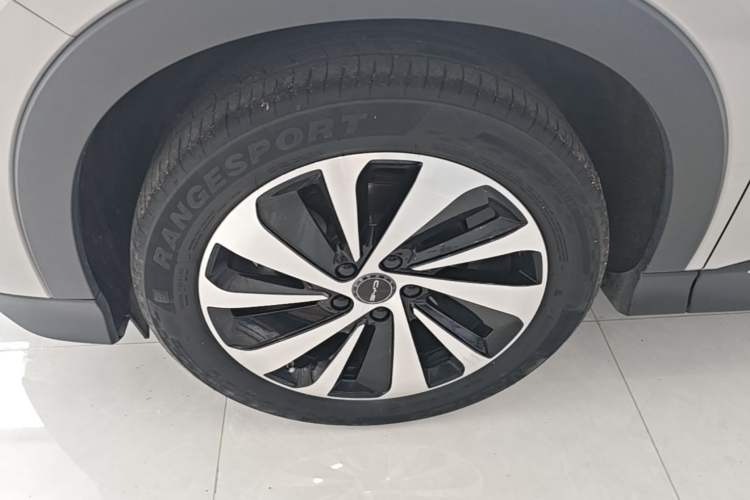 Used BYD Song PLUS New Energy 2024 HONOR Edition DM-i 110km Flagship PLUS Left Front Wheel Hub