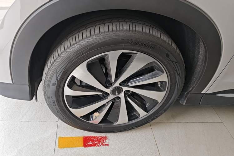 Used BYD Song PLUS New Energy 2024 HONOR Edition DM-i 150km Flagship PLUS Left Front Wheel Hub