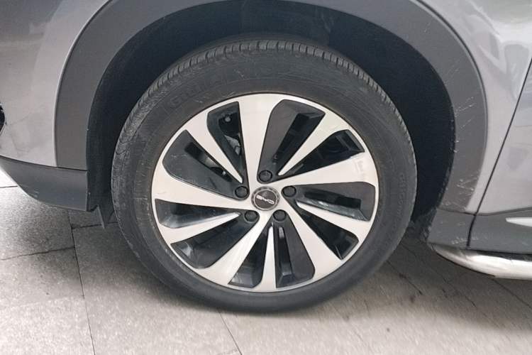 Used BYD Song PLUS New Energy 2024 Honor Edition EV 520km Luxury Model Left Front Wheel Hub