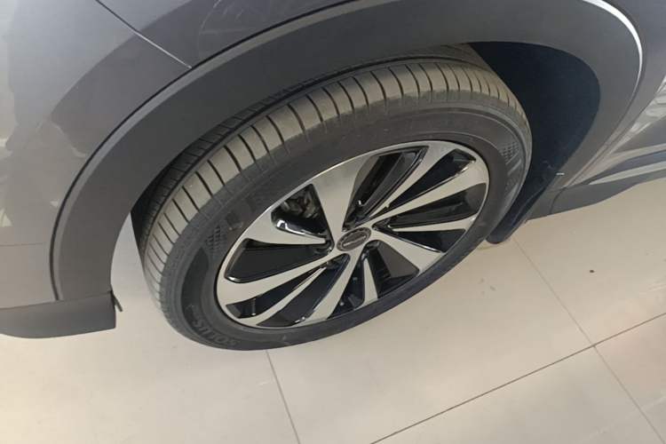 Used BYD Song PLUS New Energy 2024 HONOR Edition DM-i 71km Luxury Model Left Front Wheel Hub