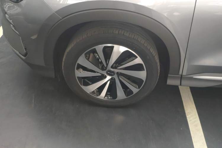 Used BYD Song PLUS New Energy 2024 Honor Edition EV 520km Premium Model Left Front Wheel Hub