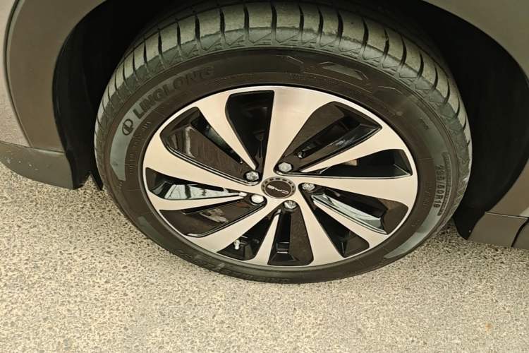 Used BYD Song PLUS New Energy 2024 HONOR Edition DM-i 110km Flagship Model Left Front Wheel Hub