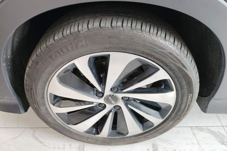 Used BYD Song PLUS New Energy 2024 HONOR Edition DM-i 110km Flagship PLUS Left Front Wheel Hub