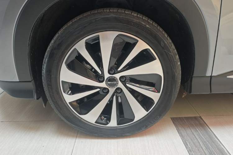 Used BYD Song PLUS New Energy 2024 HONOR Edition DM-i 150km Flagship PLUS Left Front Wheel Hub