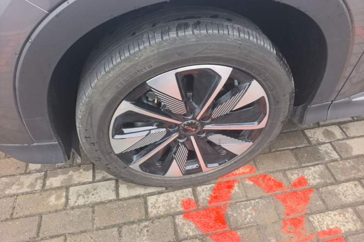 Used BYD Song PLUS New Energy 2024 EV 520km Navigation Glory Edition Left Front Wheel Hub