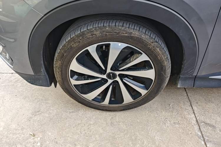 Used BYD Song PLUS New Energy 2024 HONOR Edition DM-i 110km Flagship Model Left Front Wheel Hub
