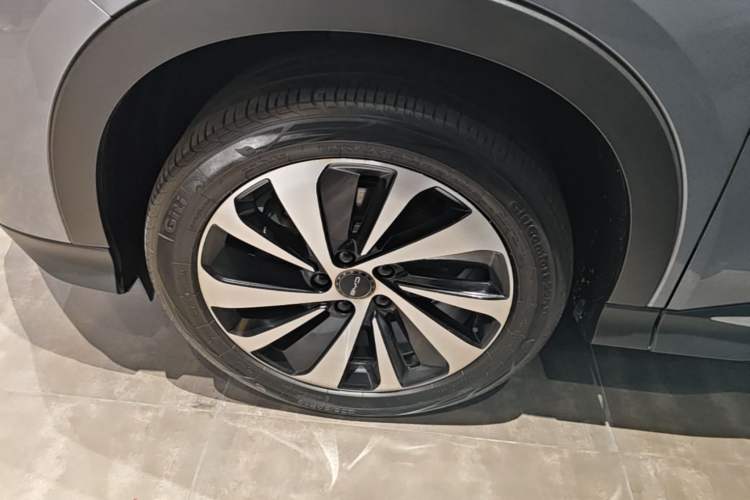 Used BYD Song PLUS New Energy 2024 HONOR Edition DM-i 150km Flagship PLUS Left Front Wheel Hub