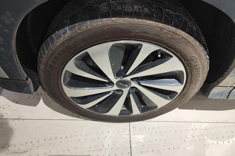 Used BYD Song PLUS New Energy 2024 HONOR Edition DM-i 110km Flagship Model Left Front Wheel Hub