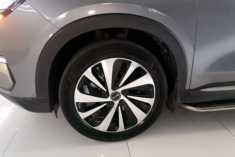 Used BYD Song PLUS New Energy 2024 HONOR Edition DM-i 110km Flagship Model Left Front Wheel Hub