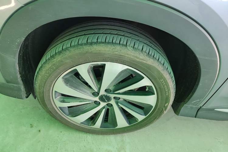 Used BYD Song PLUS New Energy 2024 Honor Edition EV 520km Premium Model Left Front Wheel Hub