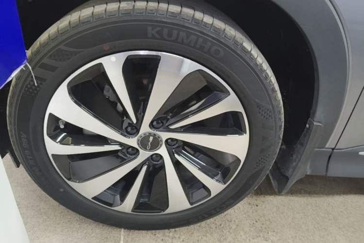 Used BYD Song PLUS New Energy 2024 HONOR Edition DM-i 110km Flagship Model Left Front Wheel Hub