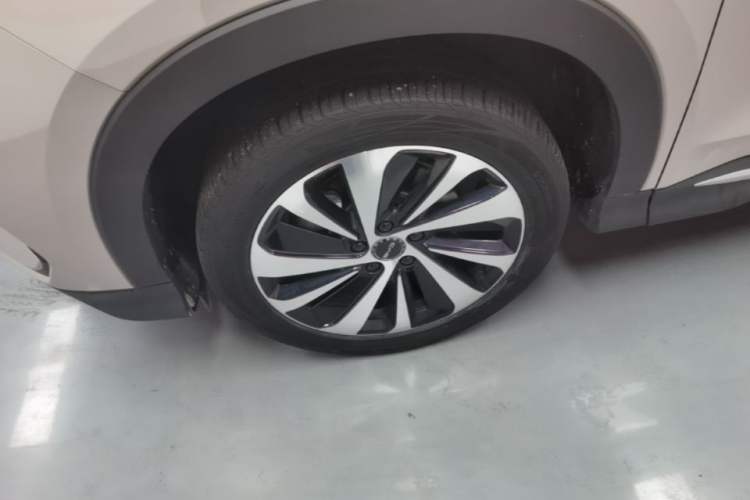 Used BYD Song PLUS New Energy 2024 Honor Edition EV 520km Premium Model Left Front Wheel Hub