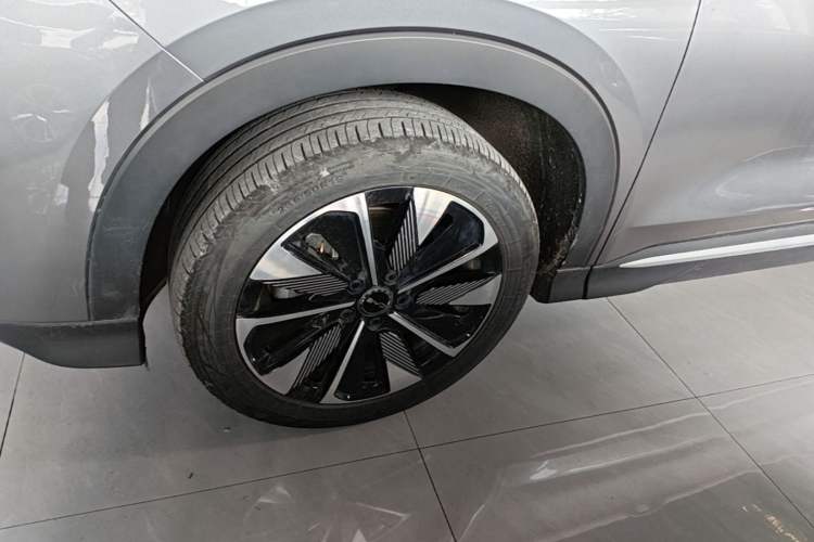 Used BYD Song PLUS New Energy 2024 Honor Edition EV 520km Premium Model Left Front Wheel Hub
