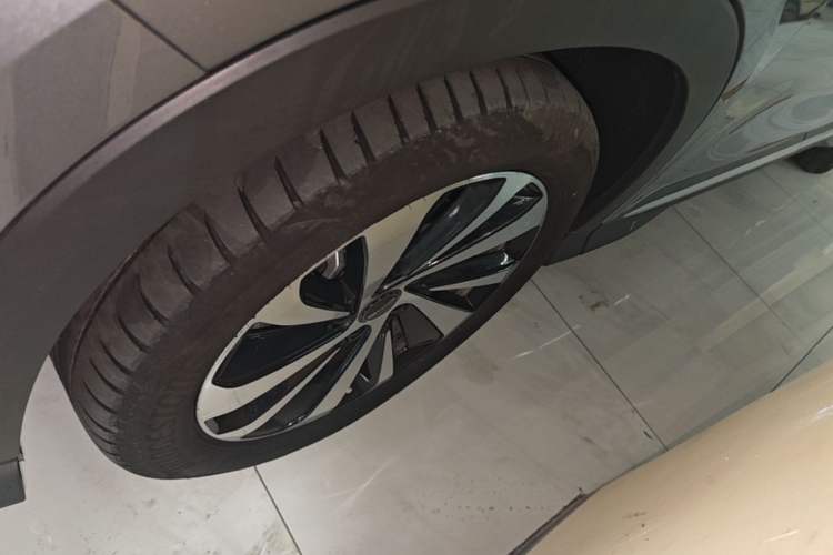 Used BYD Song PLUS New Energy 2024 HONOR Edition DM-i 150km Flagship PLUS Left Front Wheel Hub