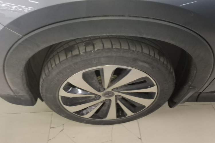 Used BYD Song PLUS New Energy 2024 HONOR Edition DM-i 71km Luxury Model Left Front Wheel Hub