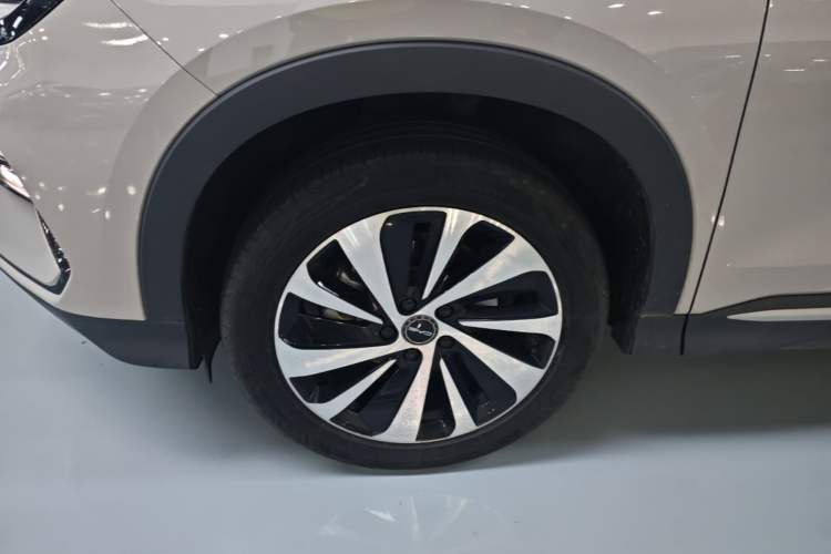 Used BYD Song PLUS New Energy 2024 Honor Edition EV 520km Premium Model Left Front Wheel Hub