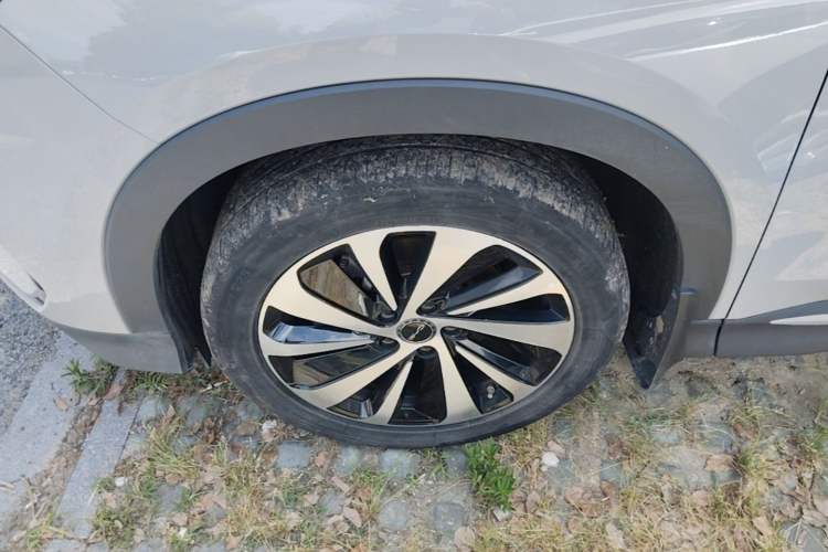 Used BYD Song PLUS New Energy 2024 HONOR Edition DM-i 110km Flagship Model Left Front Wheel Hub