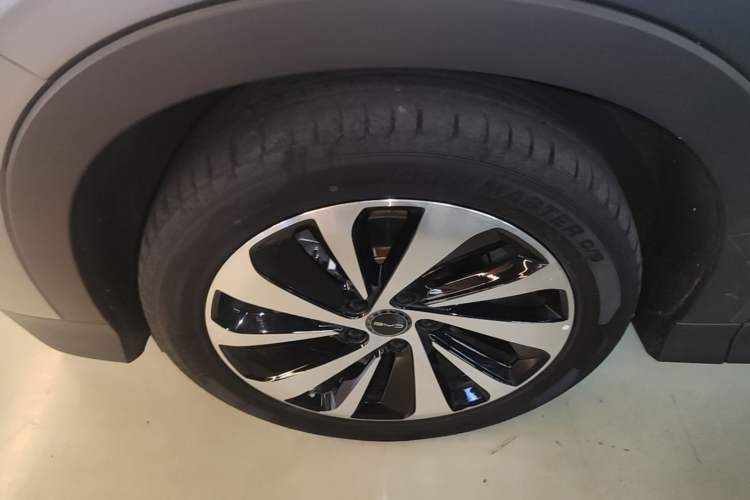 Used BYD Song PLUS New Energy 2024 HONOR Edition DM-i 110km Flagship Model Left Front Wheel Hub