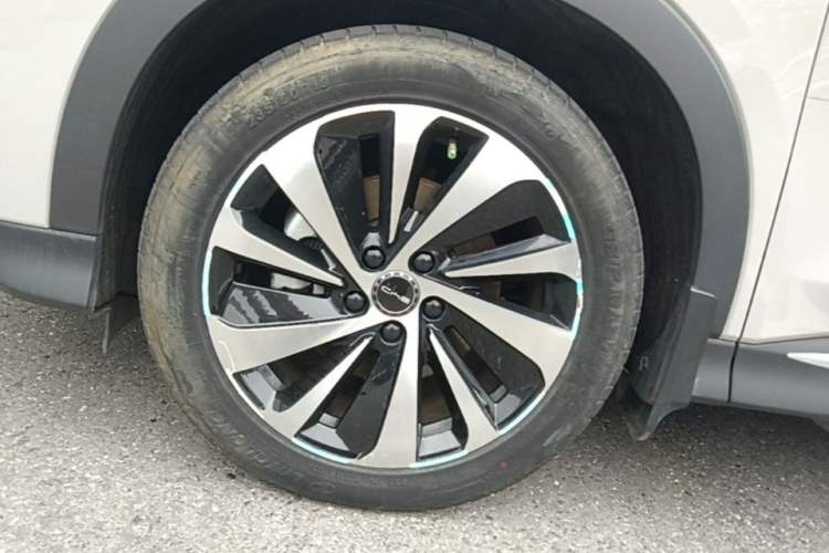 Used BYD Song PLUS New Energy 2024 HONOR Edition DM-i 110km Flagship Model Left Front Wheel Hub