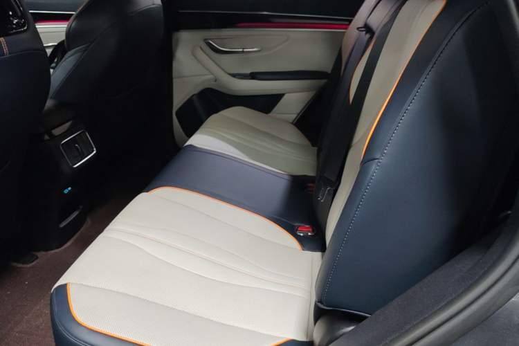 Used BYD Song PLUS New Energy 2024 HONOR Edition DM-i 150km Flagship PLUS Left Rear Seat