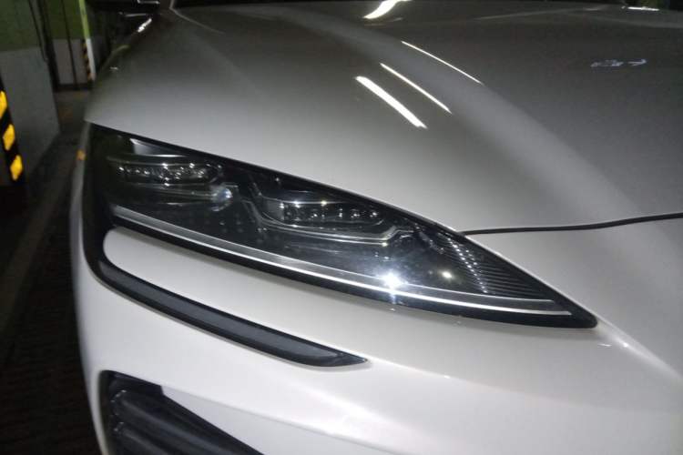 Used BYD Song PLUS New Energy 2024 HONOR Edition DM-i 110km Flagship Model Right Front Headlight