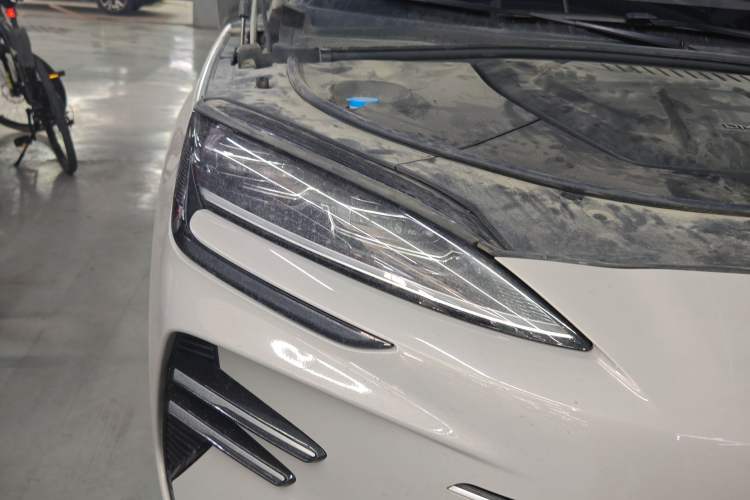 Used BYD Song PLUS New Energy 2024 HONOR Edition DM-i 110km Flagship Model Right Front Headlight