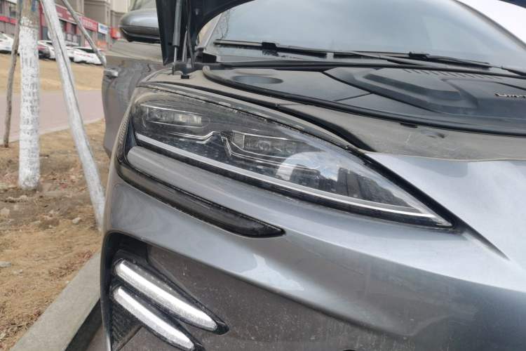 Used BYD Song PLUS New Energy 2024 HONOR Edition DM-i 110km Flagship Model Right Front Headlight