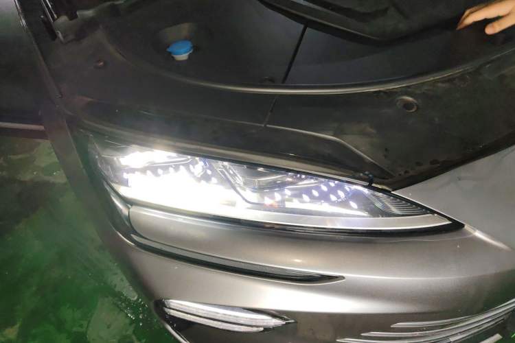 Used BYD Song PLUS New Energy 2024 HONOR Edition DM-i 110km Flagship Model Right Front Headlight