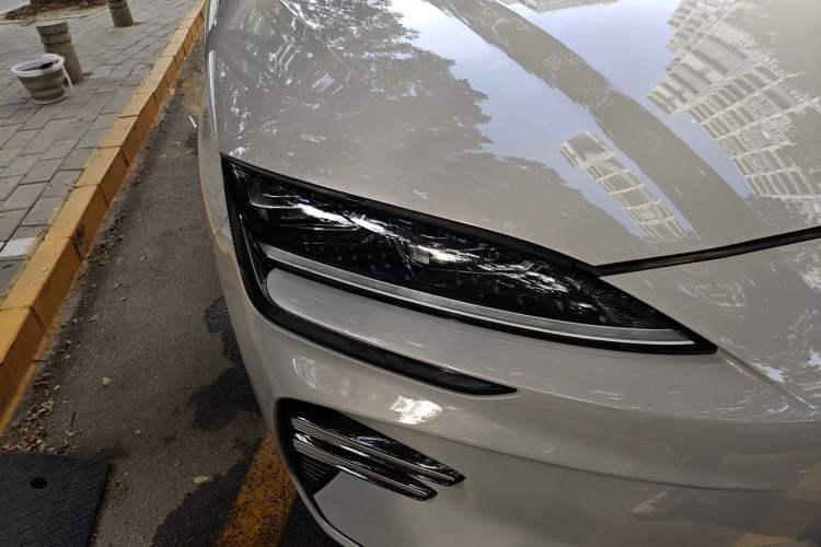 Used BYD Song PLUS New Energy 2024 Honor Edition EV 520km Luxury Model Right Front Headlight
